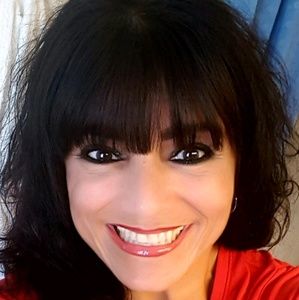 Meet your Posher, Deana a